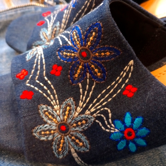 Denim & flower design shoes - Picture 7 of 7